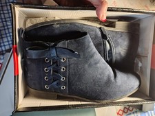 Stivaletti blu notte con lacci